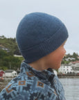 Nærbilde av blå barnelue i kasjmir
