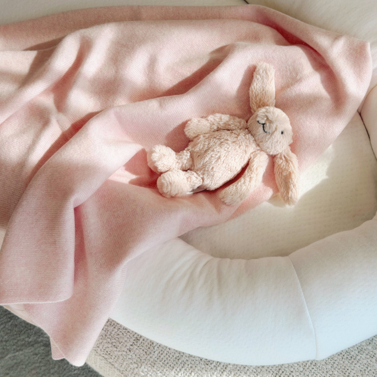 Rosa babypledd i 100 % kasjmir med myk kanin