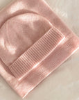 Kasjmirsett til baby med lue og babypledd i lys rosa